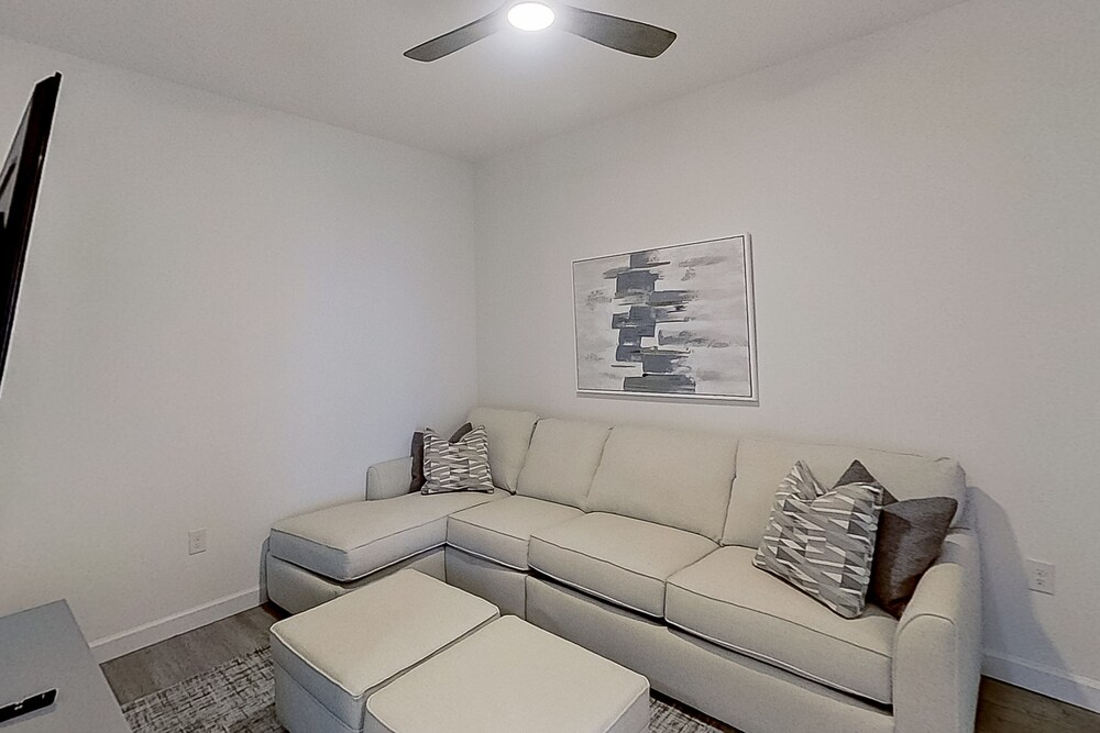 Dog-friendly Radiant & Modern Townhome With Private Pool, Patio, AC, & W/D