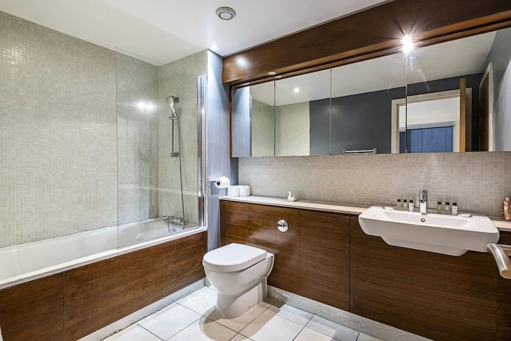 Martin Lane Apartment by Flexystays