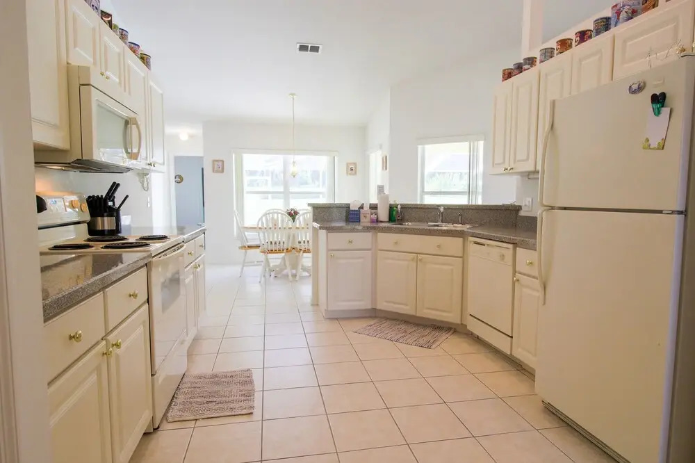 Beautiful & Sunny Pool With Golf View 4 Bedroom Home by RedAwning