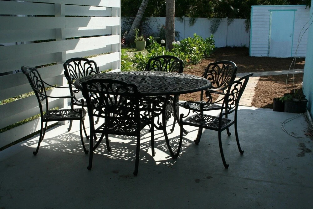 Hibiscus Hacienda - 2 BR Cozy Beach House - Short Walk to the Beach