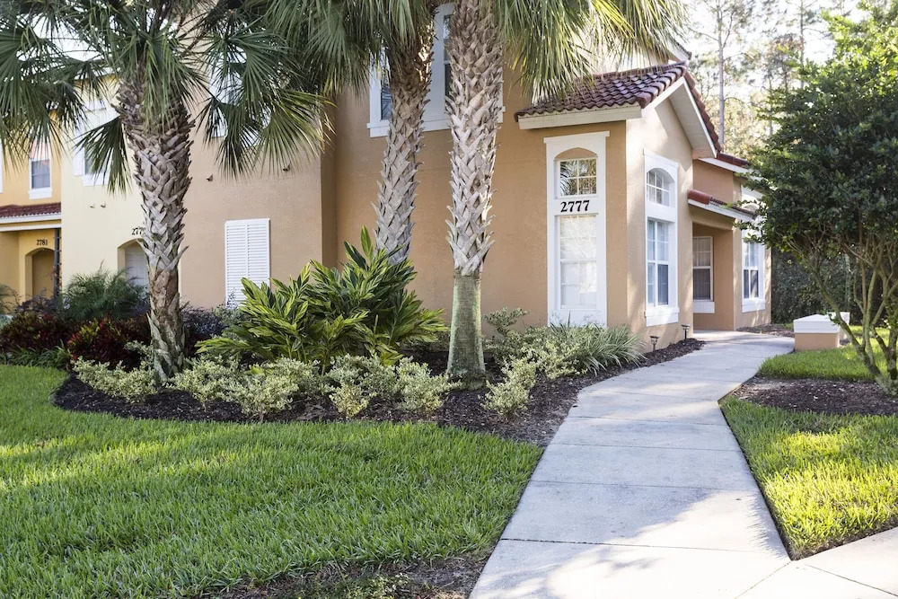 Beautiful Vacation Townhouse with Balcony EM2777