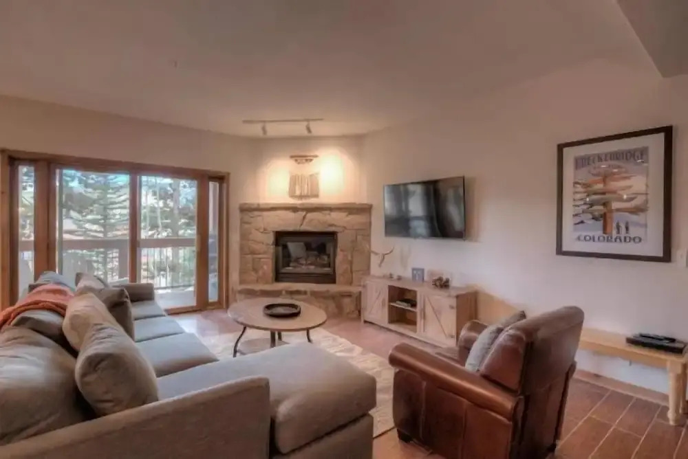Snowflake Lift Neighborhood - 3 Bedroom Condo - 1 Block to Lift!