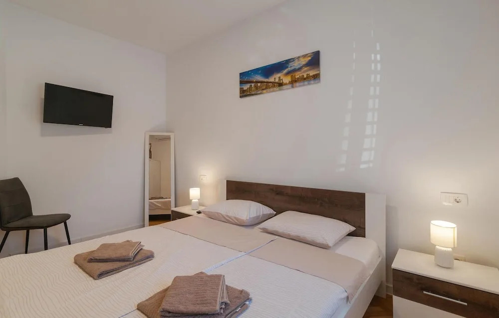 Awesome Apartment in Kastel Sucurac With Wifi and 4 Bedrooms