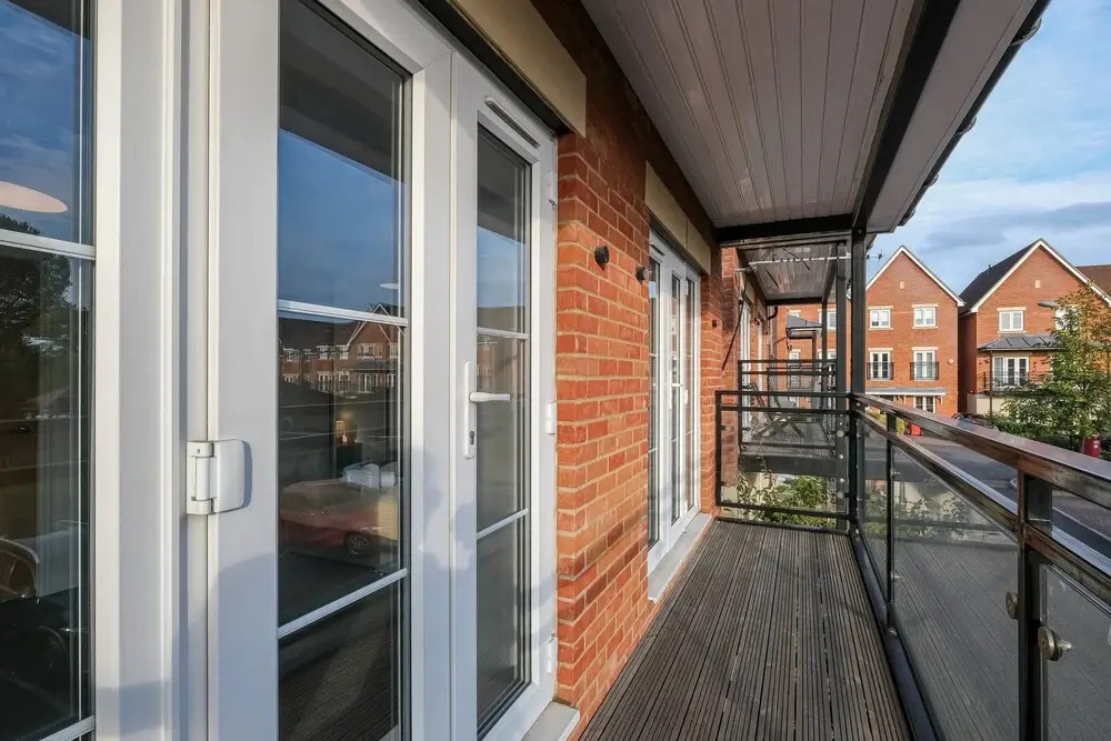 Spacious 6 Bedroom House in Denton Way