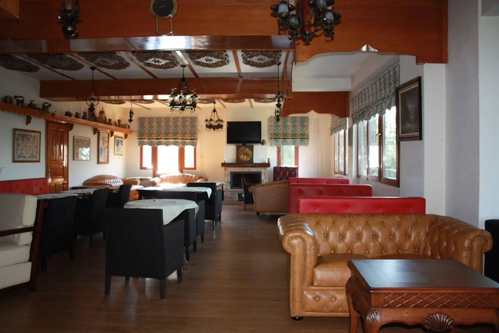 To Hani Tou Kokkini, Pelion