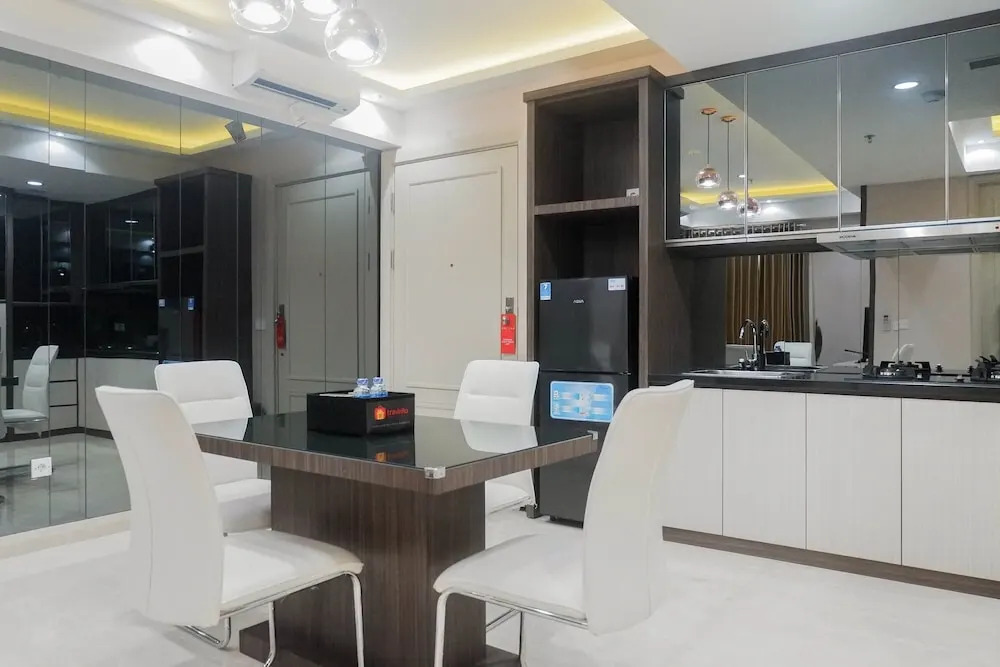 Lavish 2br Apartment Connected To Tunjungan Plaza at One Icon Residence