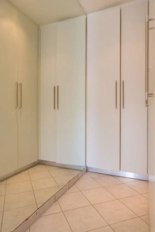 Bright & Spacious two-floor Family Garden Home