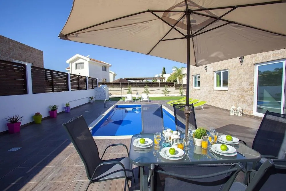 Broadway Villas