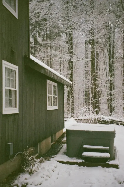 Forest Mountain Escape- Beautiful Mountaintop Escape in Mendon, VT, 20 min to Killington 14 to Pico, home