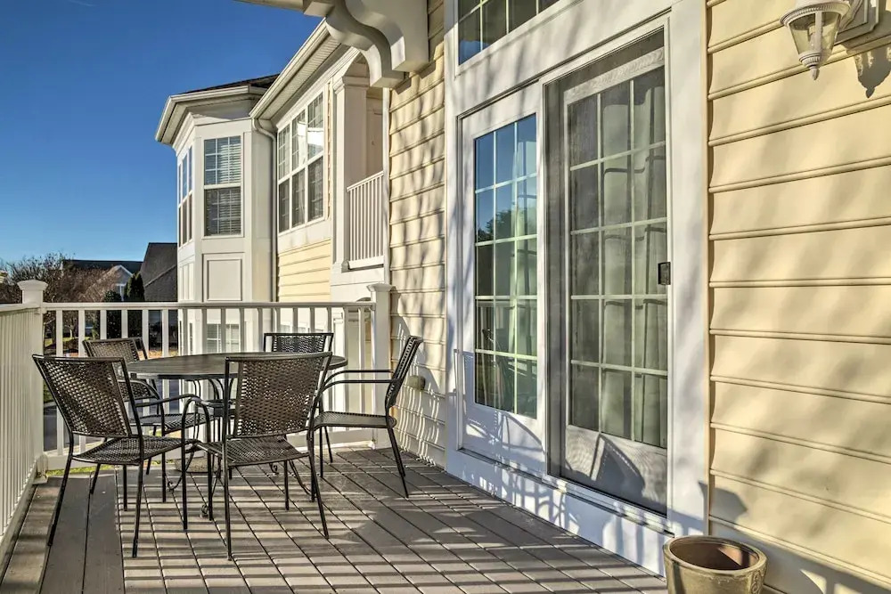 2 Mi to Bethany Beach: Condo w/ Deck & Pool Access