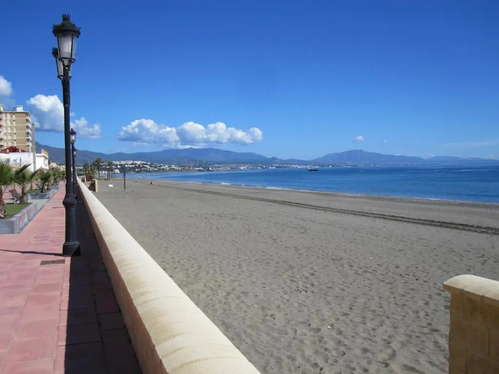 Apartamento 409 Marina Real Puerto de la Duquesa playa
