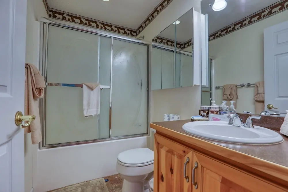Moosetrax - 3 Bedrooms, 2 Baths, Sleeps 6 Cabin by RedAwning