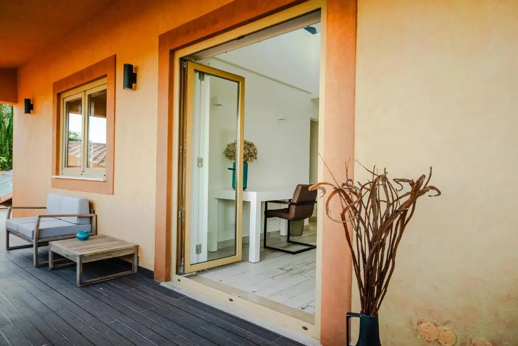 Casa Pôr do Sal - Boutique Suites, Sea Views & Heated Pool