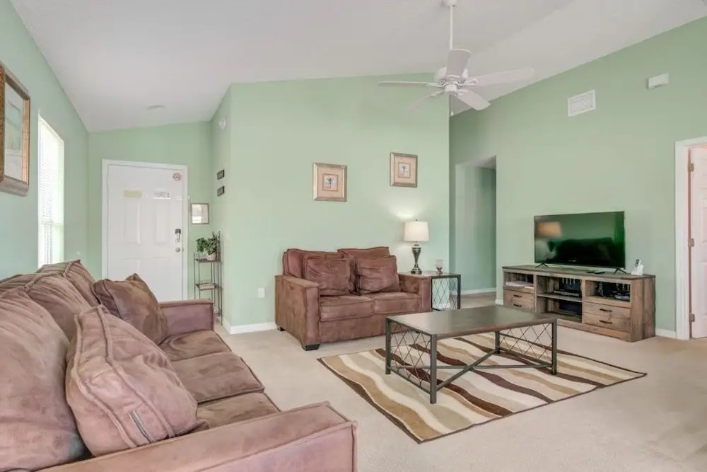 Southern Exposure Private Pool! 3 Bedroom Home by RedAwning