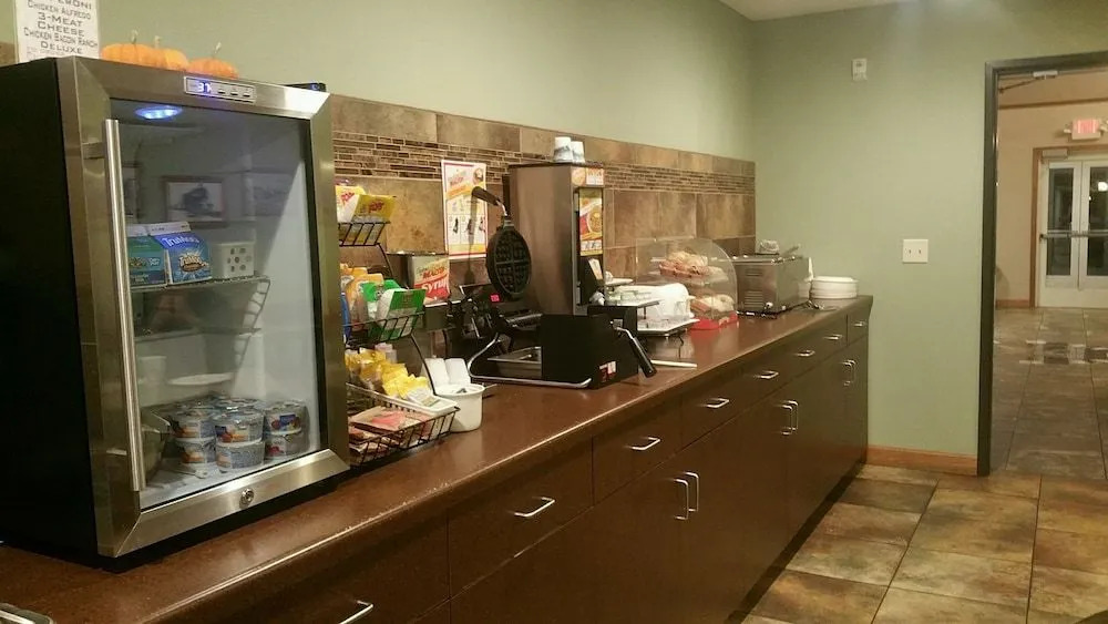 Canby Inn and Suites