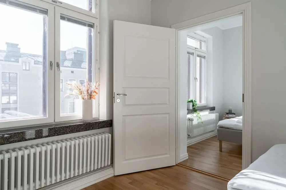 Main Square Renovated Apt, Sauna and Parking