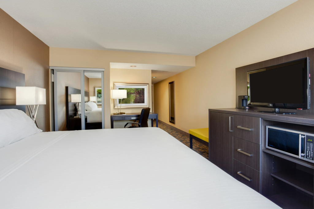 Holiday Inn Express & Suites Fredericton by IHG