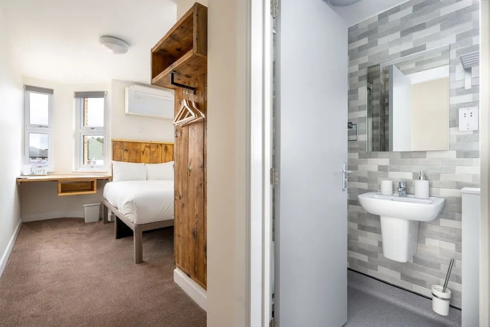 Hotel DC, Stratford