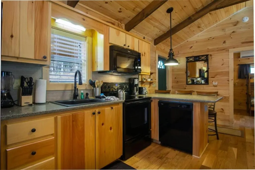 Creekside Log Cabin in Pisgah Forest