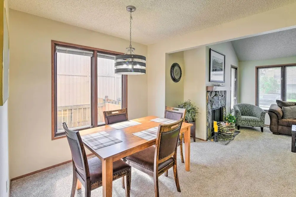 Modern Anchorage Townhome: 8 Mi to Downtown!