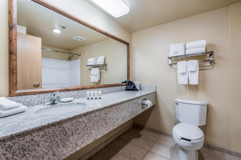 Red Lion Inn & Suites Goodyear Newly Renovated