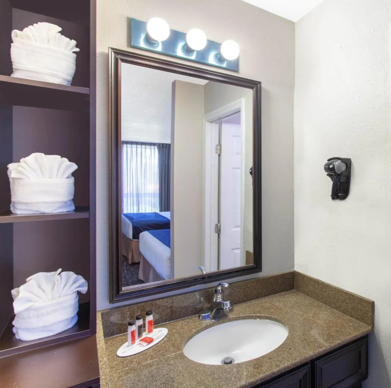 Grand Hotel Orlando at Universal Blvd - Shuttle to Theme Parks