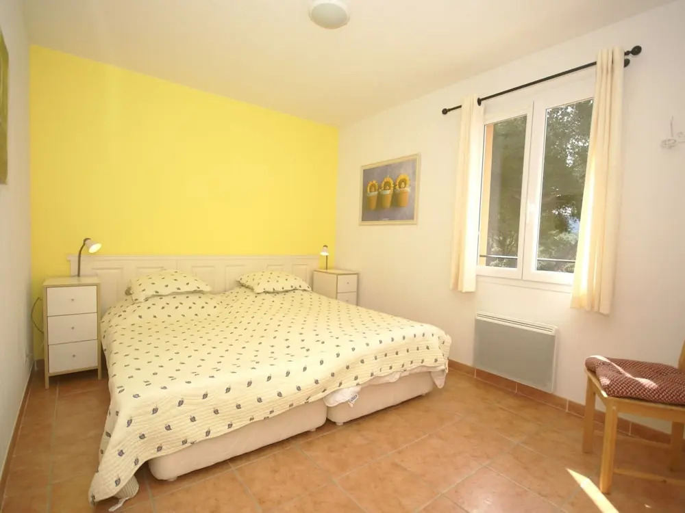 Stylish Villa With Heated Swimming Pool Close to the Lovely L'isle-sur-la-sorgue