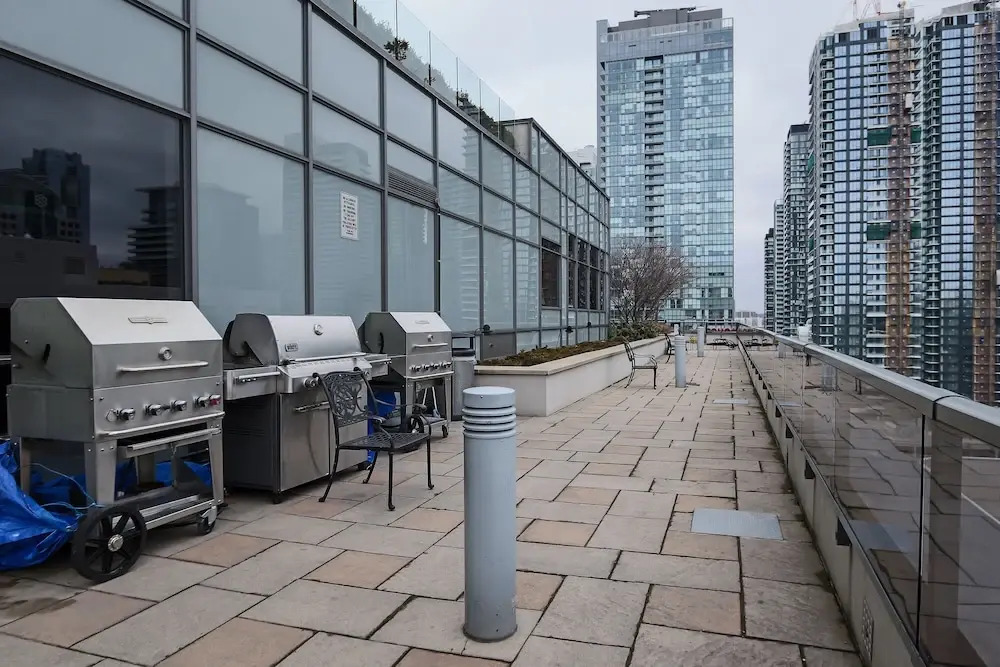 MiCasa Suites - Stylish Condo in Maple Leaf Square