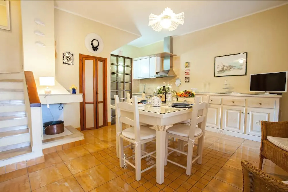 Strelitzia Holiday House