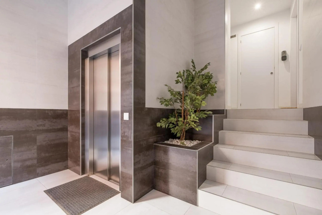 Modern Penthouse with Private Terrace