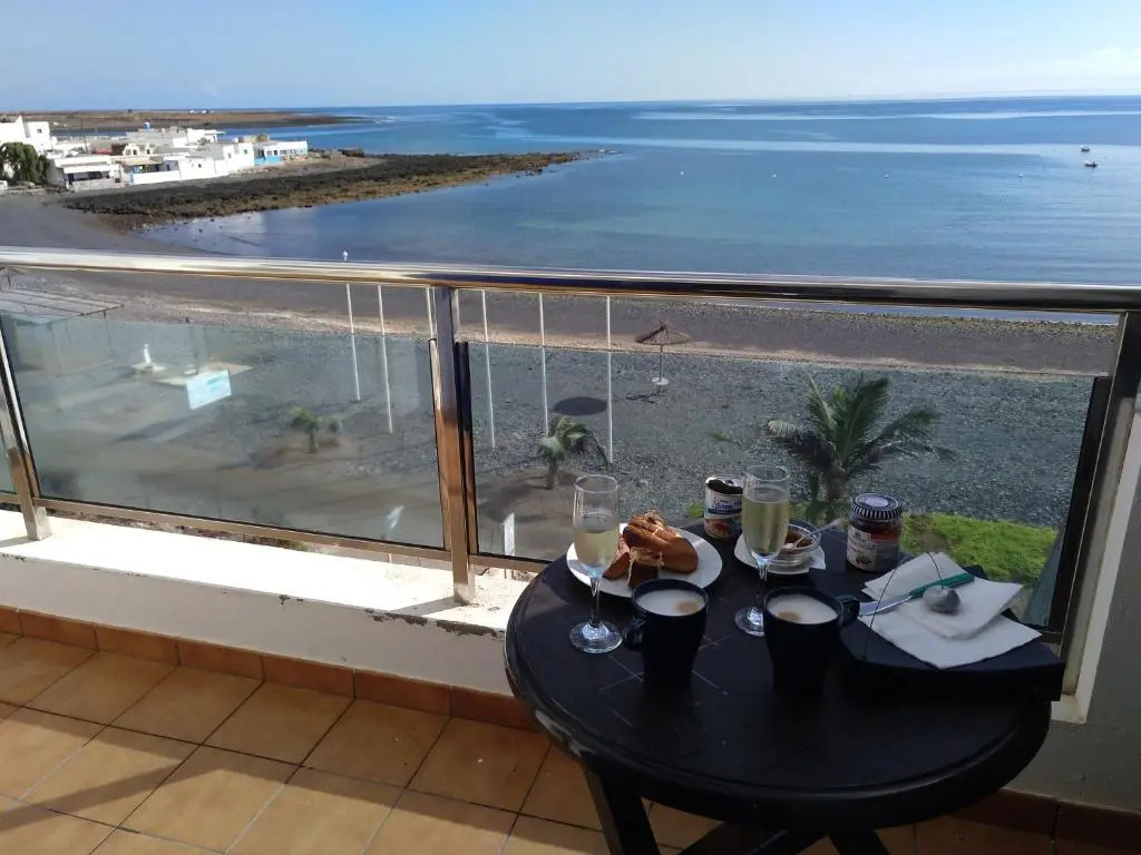 Ocean Front Apartment (WiFi)