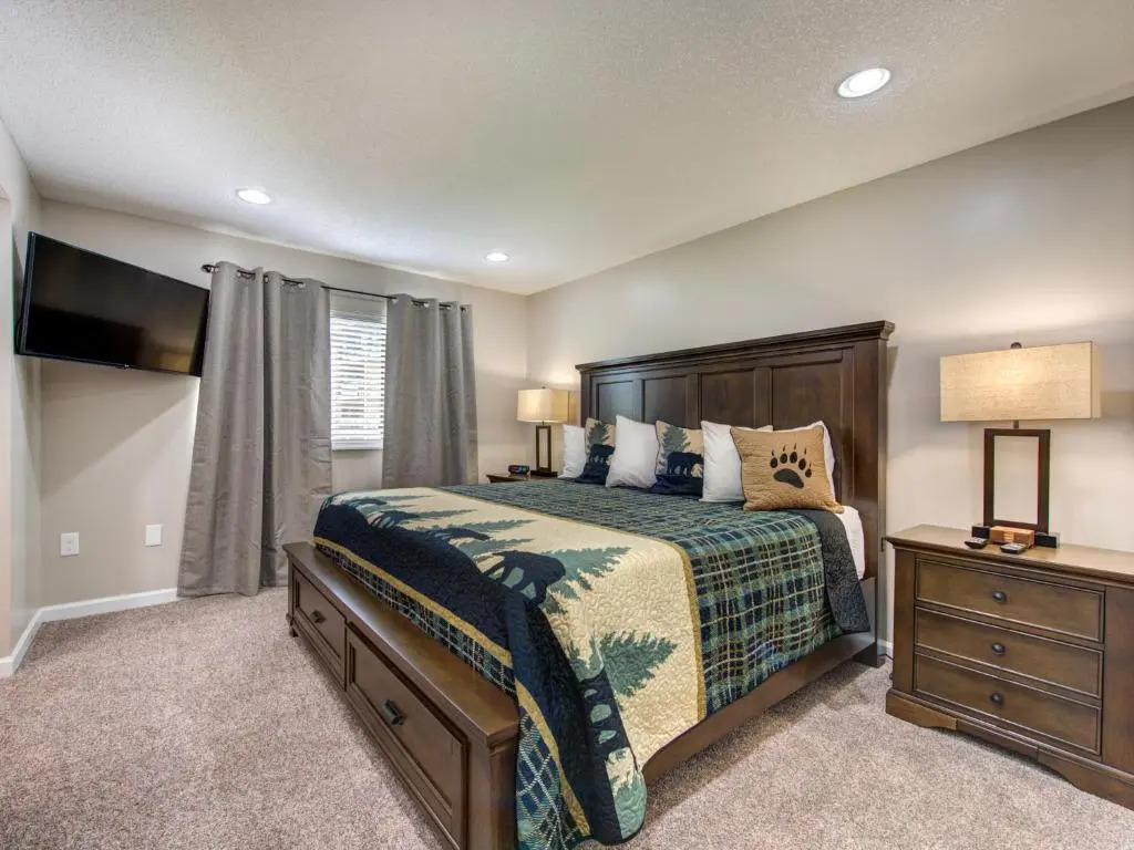 Our Mountain Home, 2 Bedrooms, Walk Downtown, Pool Access, WiFi, Sleeps 4