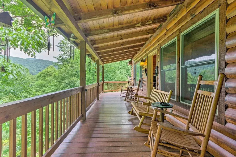 Mountain-view Maggie Valley Home w/ 2 Decks!