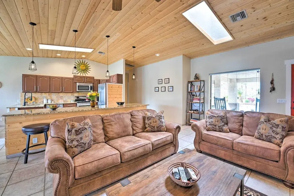Lake Havasu Home: Heated Pool & Golf Course Views
