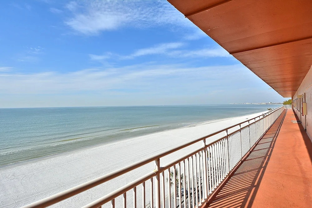 Sunset Chateau 609 Top Floor/ Amazing Views/ Great Location!