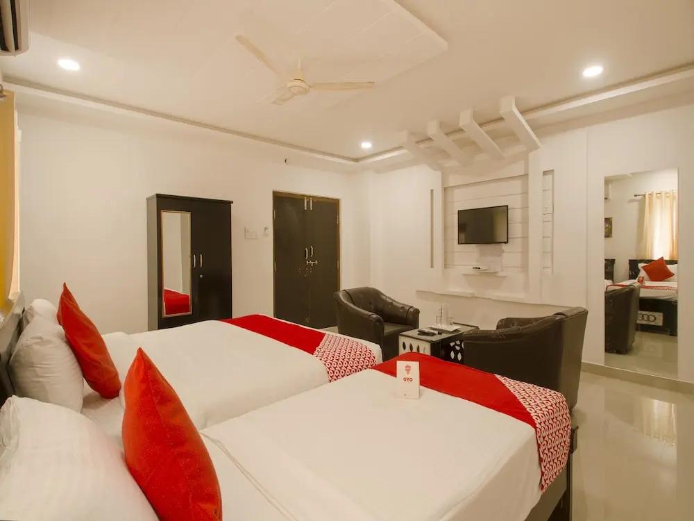 OYO 13062 Kamala Residency-Inn