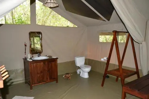 Exploreans Mara River Camp