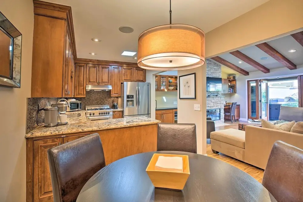 Dtwn Palm Springs Condo: Bbq, Pool, Fire Pit, Etc!