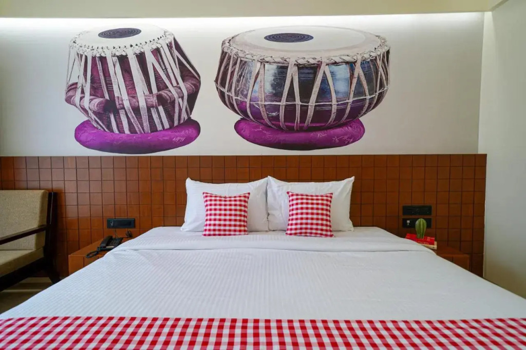 Oriva Tulips Inn and Suites - Nr. Majestic