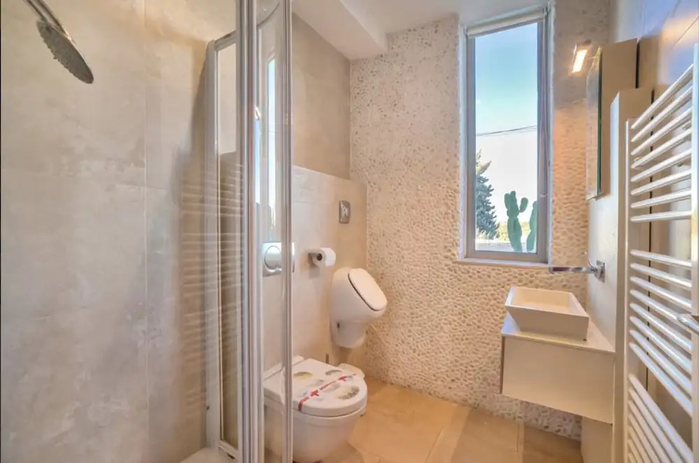 Villa - 5 Bedrooms with Pool and WiFi - 104980