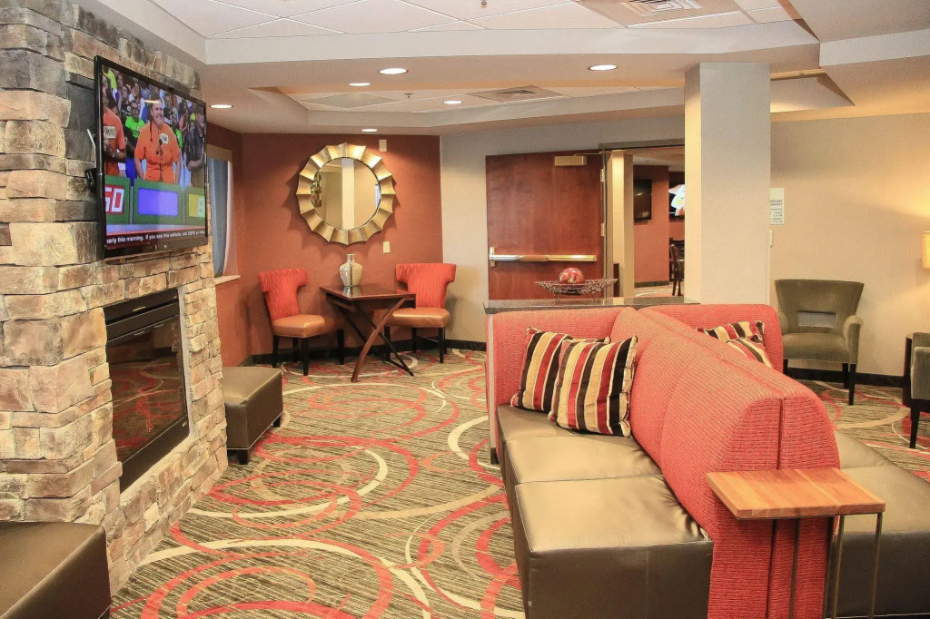 Holiday Inn Express & Suites Colorado Springs-Airport by IHG