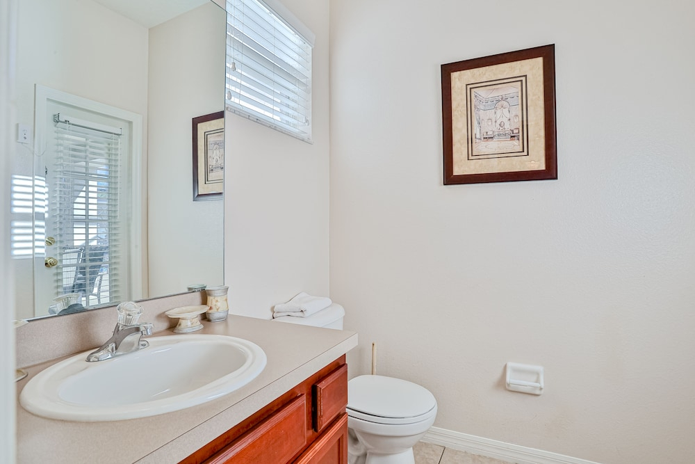 Spacious and Inviting Home With Private Pool, Central AC, and Washer/dryer