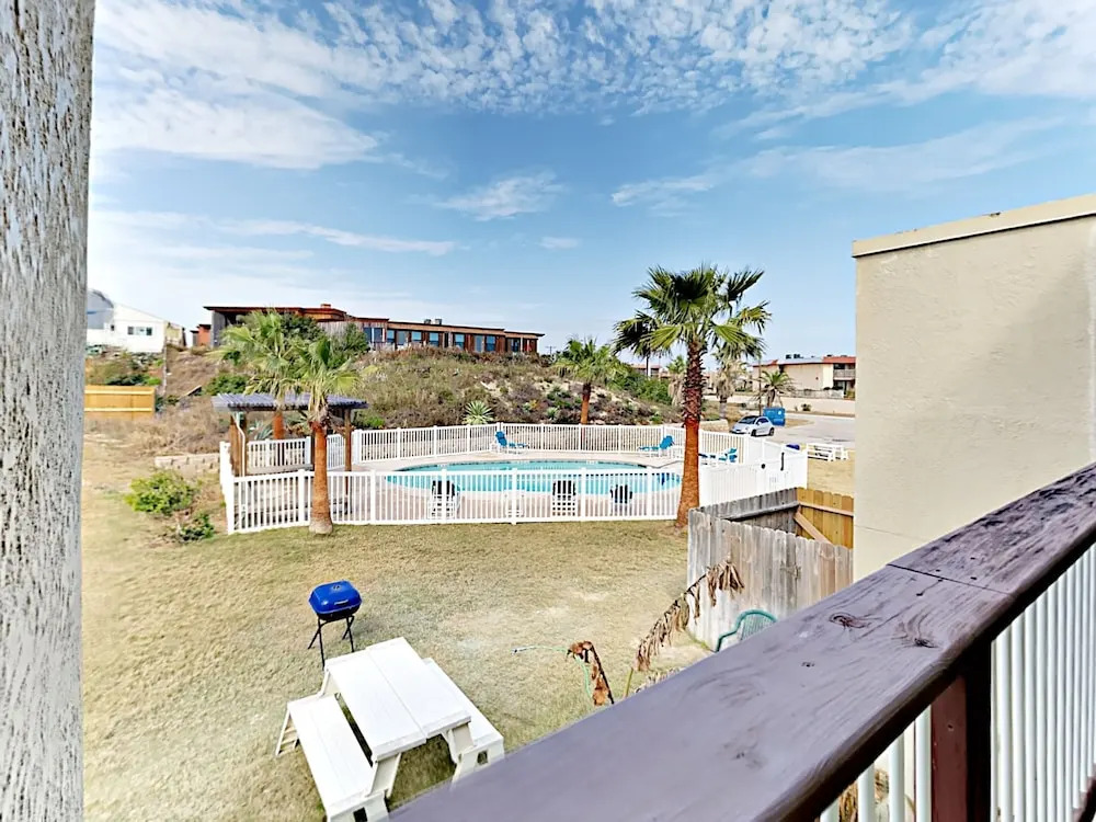 Nelray Shores - One Bedroom Condo