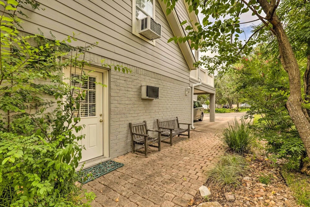 < 1 Mi to Kyle Field: Cozy Studio w/ Outdoor Space