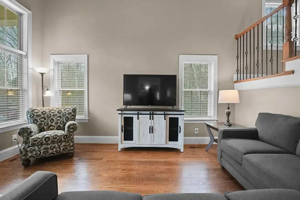 Sleeps 22, Lakefront w/ Private Dock & Pool, 2 Houses Lake Living by Avantstay