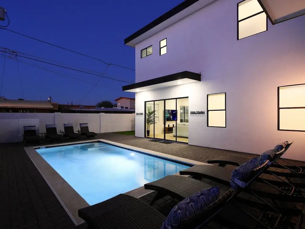 Luxe - Nouveau - Sparkling Pool - Walk to Old Town