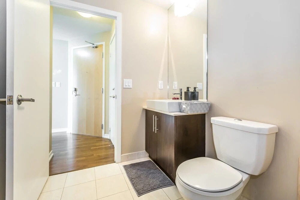 New!! Air Canada Condo Near CN Tower