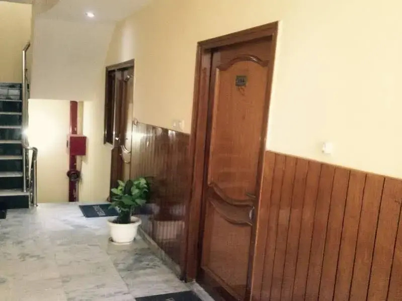 Hotel Regal 2 By OYO Rooms