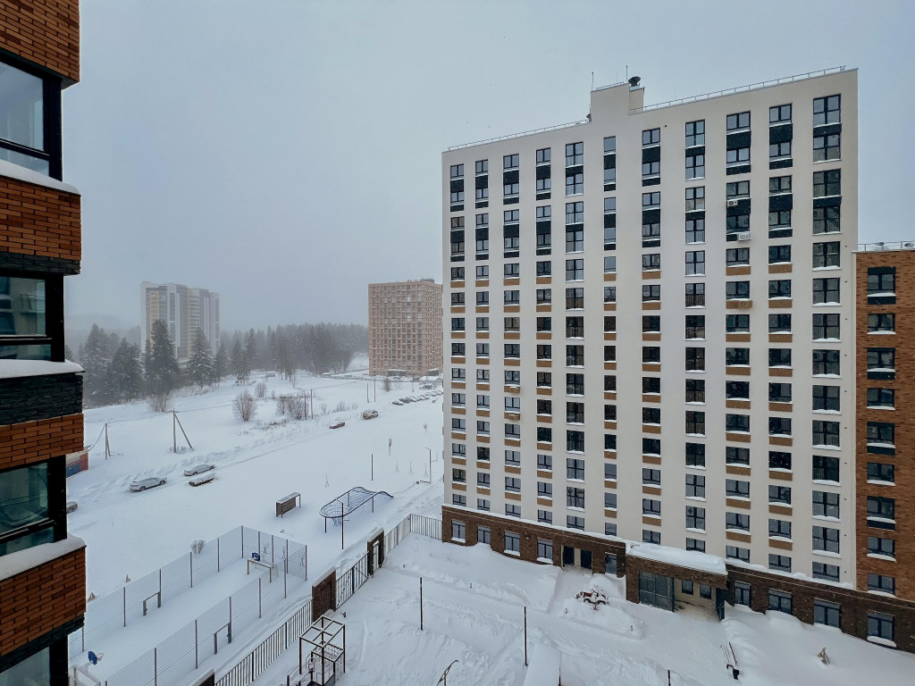 Приви Хаус на 10 лет Октября 75/1