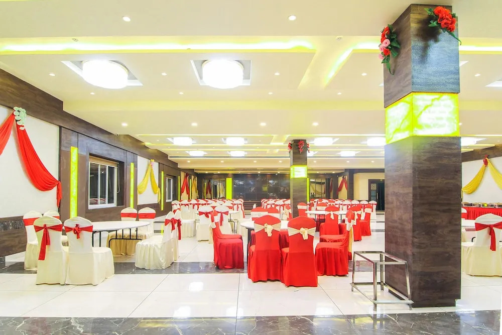OYO 13482 Hotel Moments